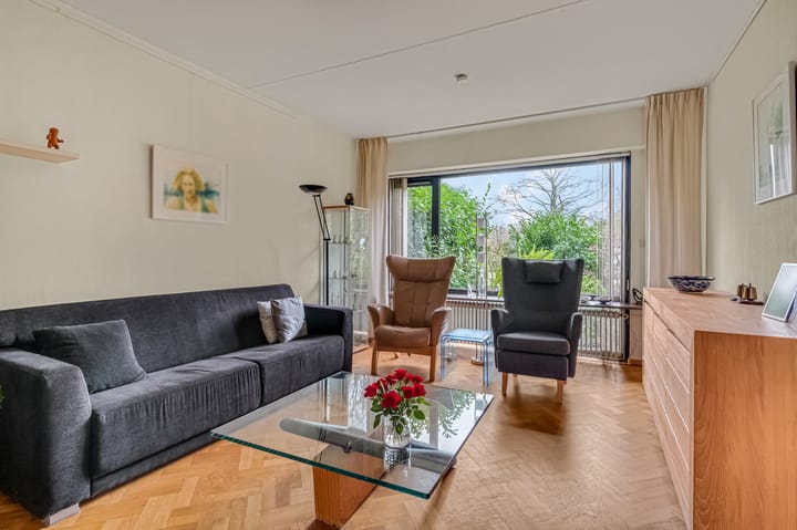 Photo 3 of Floreslaan 80