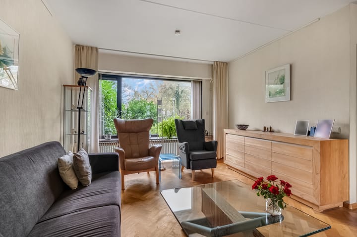 Photo 4 of Floreslaan 80