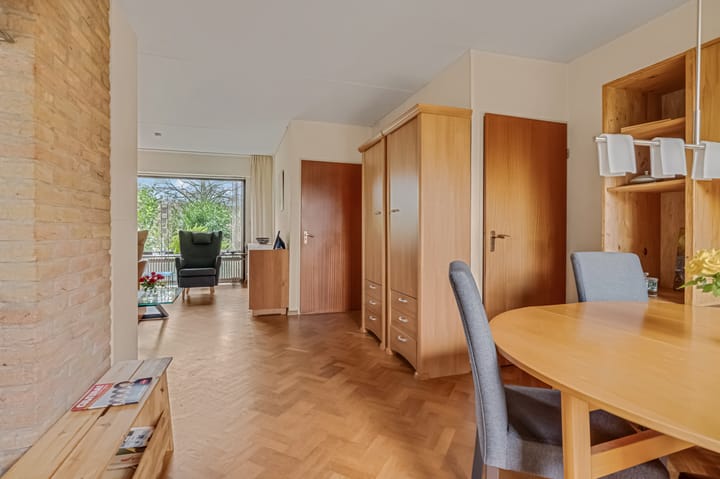 Photo 7 of Floreslaan 80