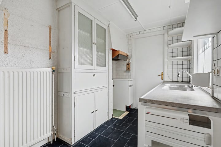 Foto 12 van Van Heutzplein 13