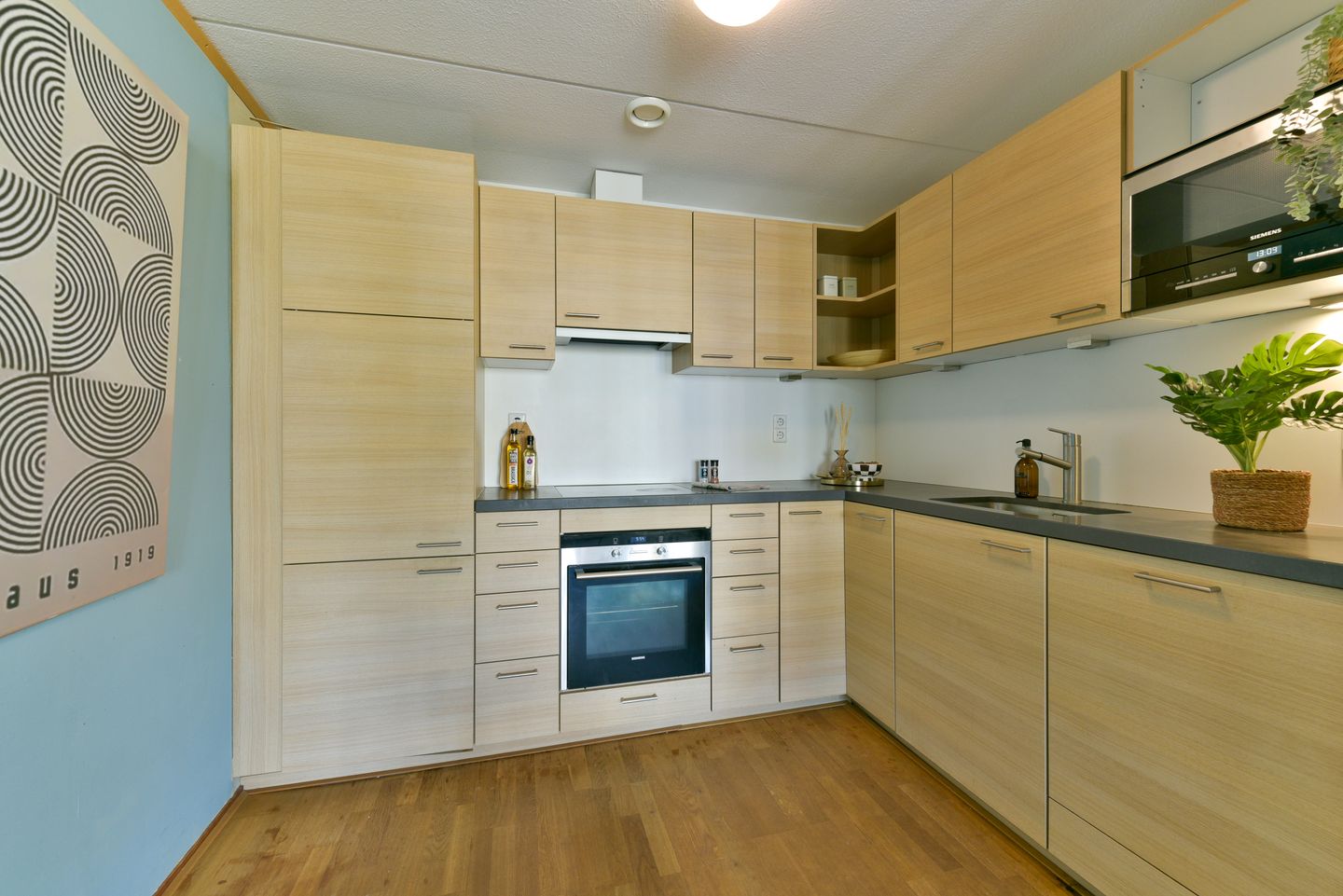 Foto 14 van Henriëtte Roland Holststraat 38