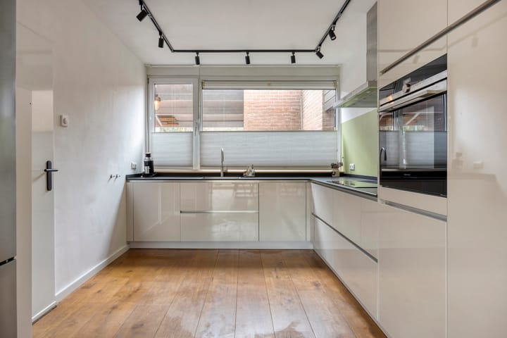 Photo 3 of Apollo 23