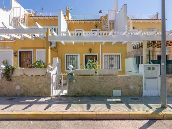 Foto 2 van Calle La Zenia 2