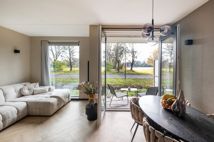 Photo 4 of Waardereiland 7