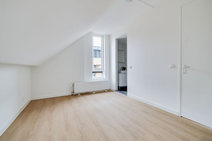 Foto 14 van Helfrichstraat 25-B