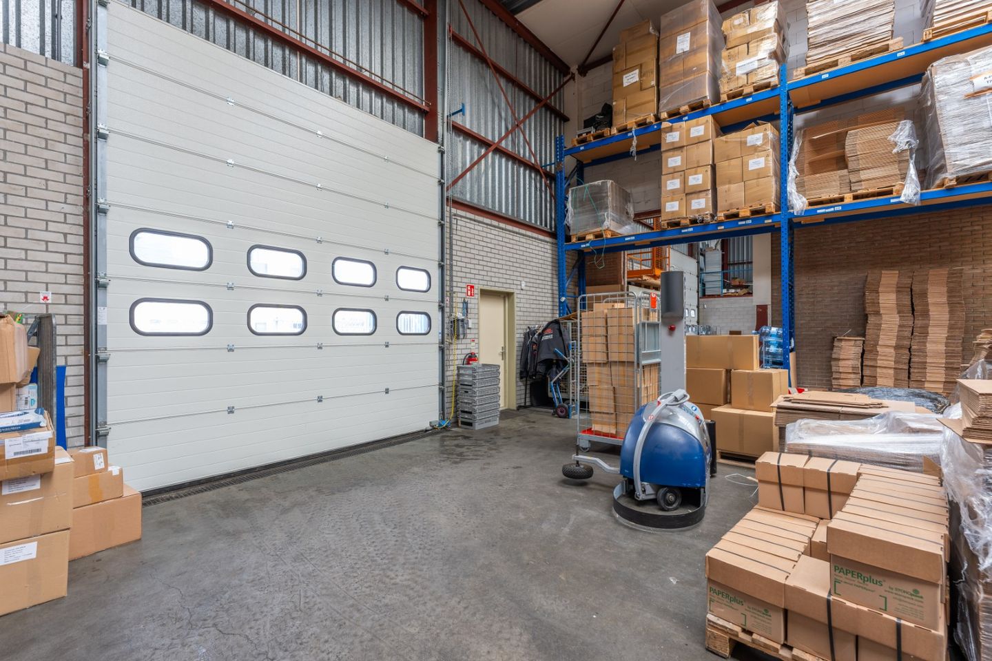 View photo 2 of Handelsweg 1