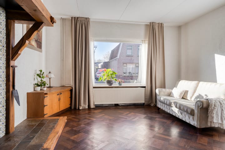 Photo 2 of Zwaluwstraat 9-A