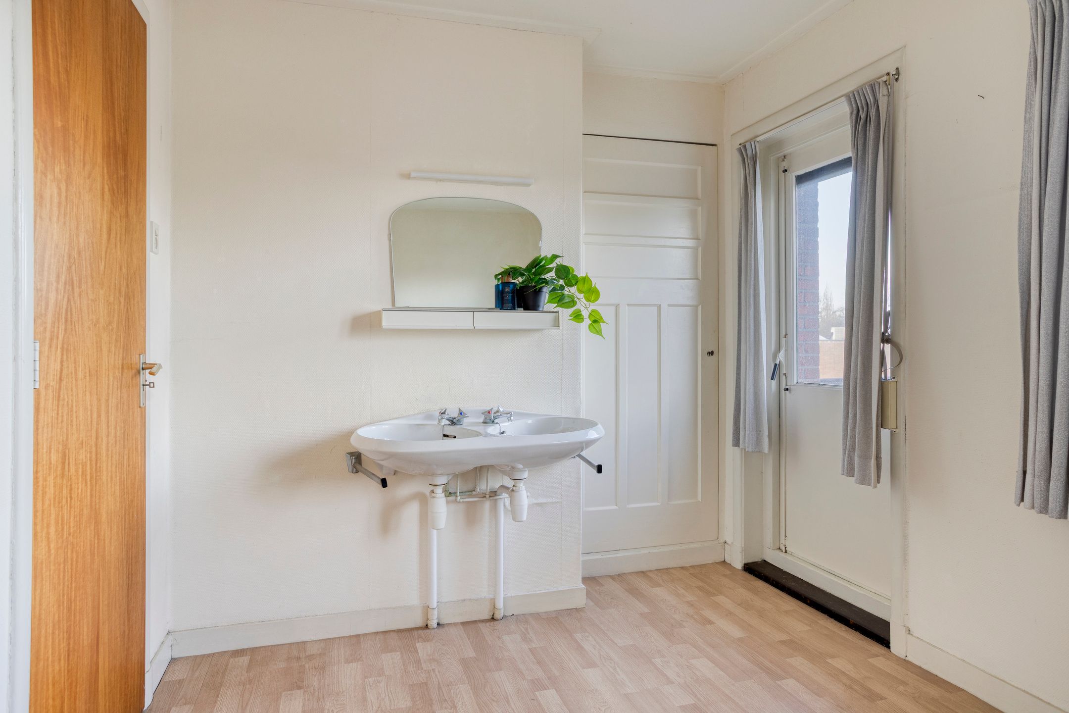 Photo 24 of Zwaluwstraat 9-A