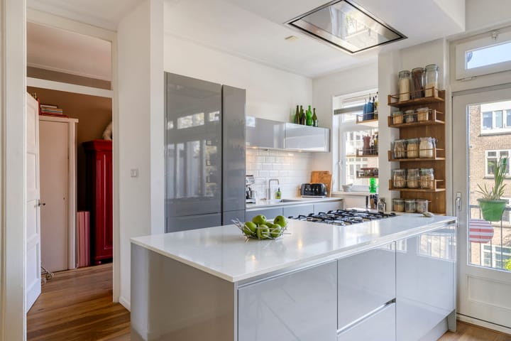 Photo 12 of Van Tuyll van Serooskerkenweg 152-3