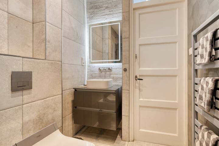 Photo 21 of Van Tuyll van Serooskerkenweg 152-3