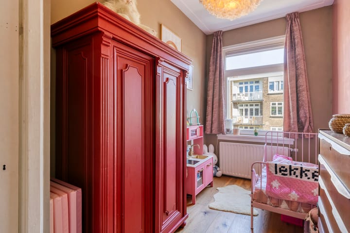 Photo 23 of Van Tuyll van Serooskerkenweg 152-3