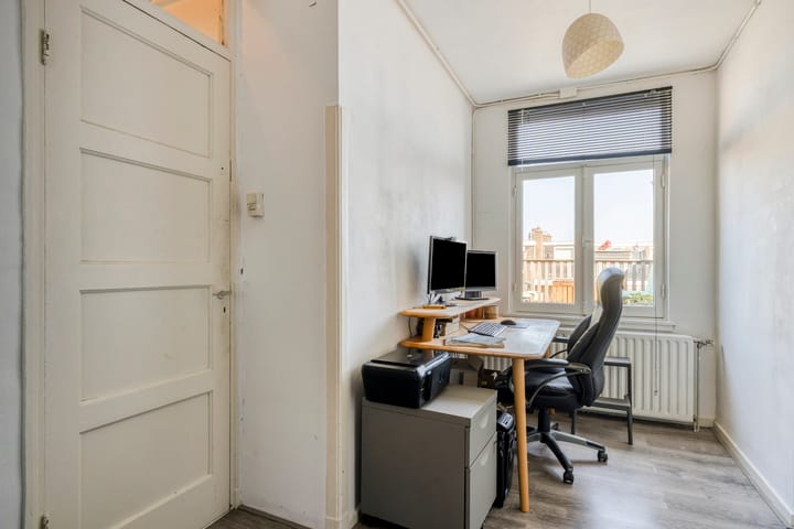 Photo 25 of Van Tuyll van Serooskerkenweg 152-3