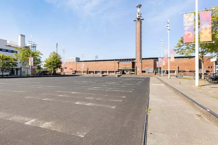 Photo 35 of Van Tuyll van Serooskerkenweg 152-3