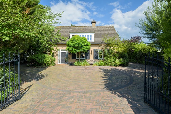 Photo 2 of Wilhelminastraat 15