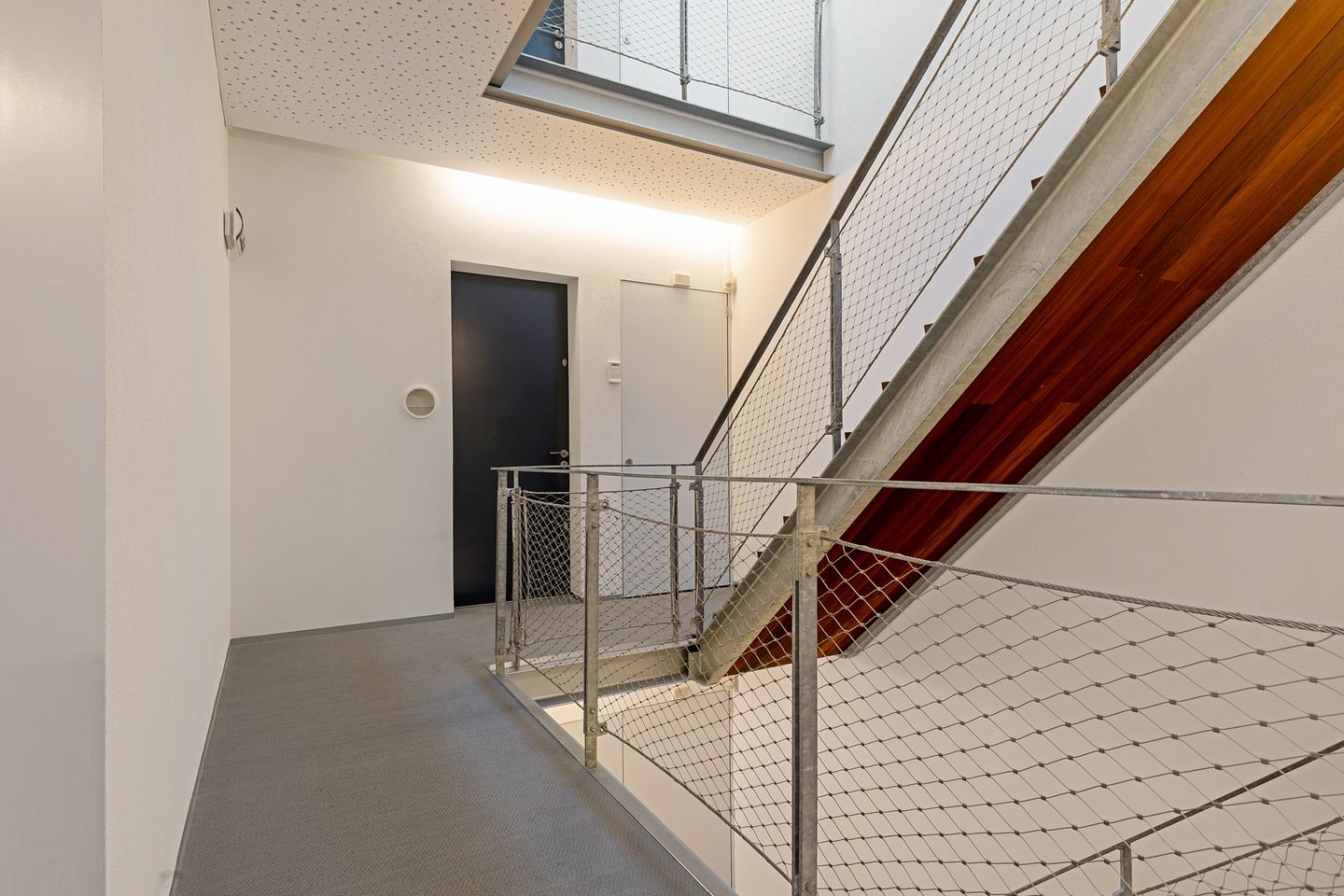 View photo 4 of Deymanstraat 18-D