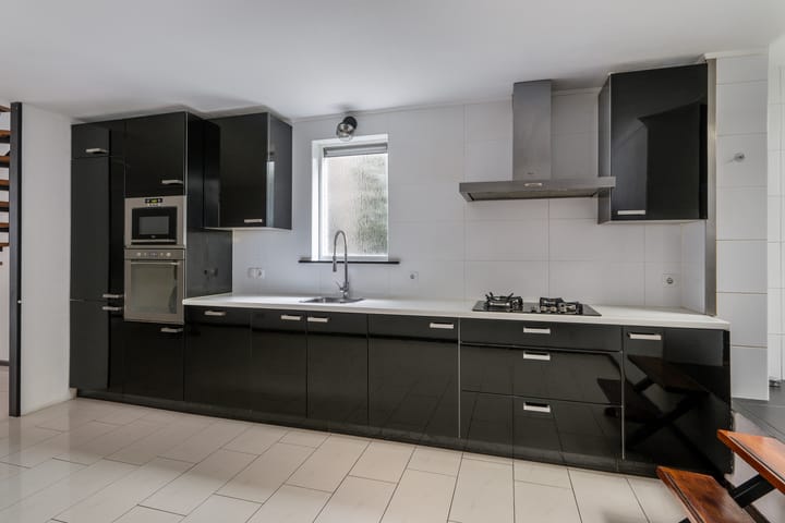 Photo 10 of Waalstraat 35