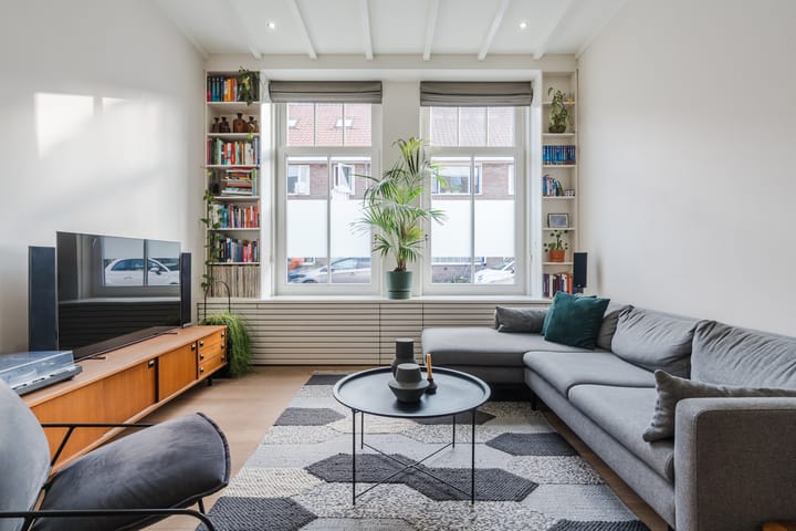 Photo 2 of Stuiverstraat 74