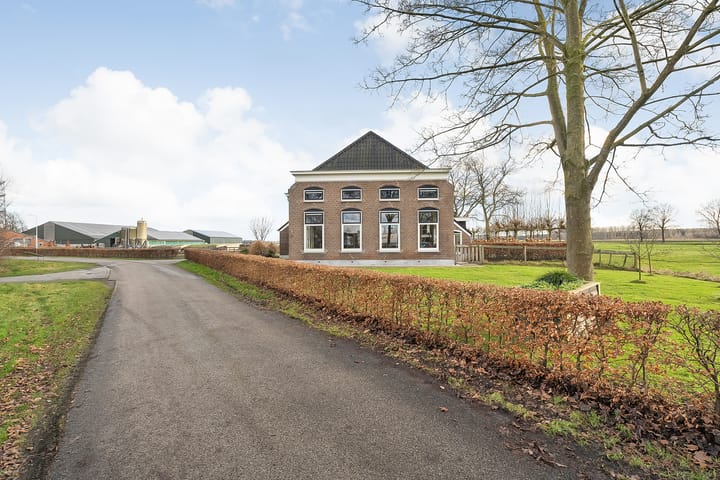 Photo 9 of Tottenhamstraat 17