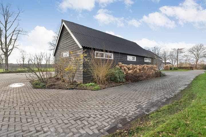 Photo 16 of Tottenhamstraat 17