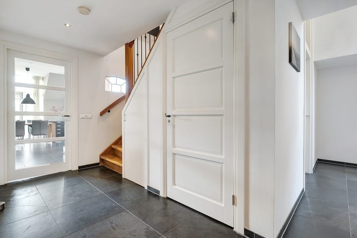 Photo 19 of Tottenhamstraat 17