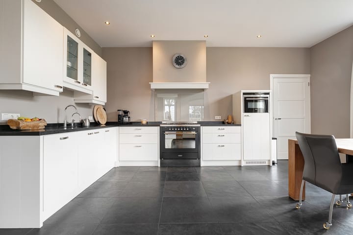 Photo 27 of Tottenhamstraat 17