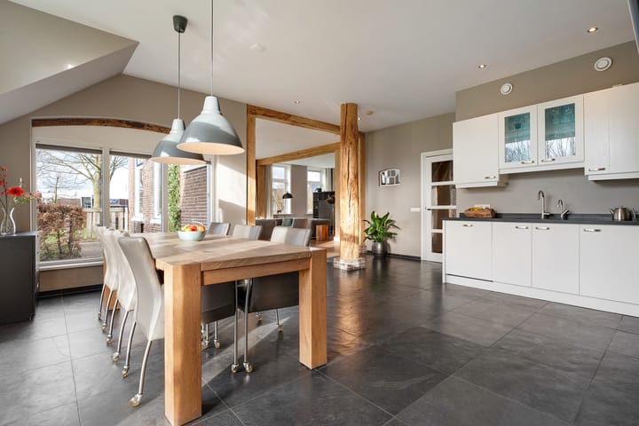 Photo 30 of Tottenhamstraat 17