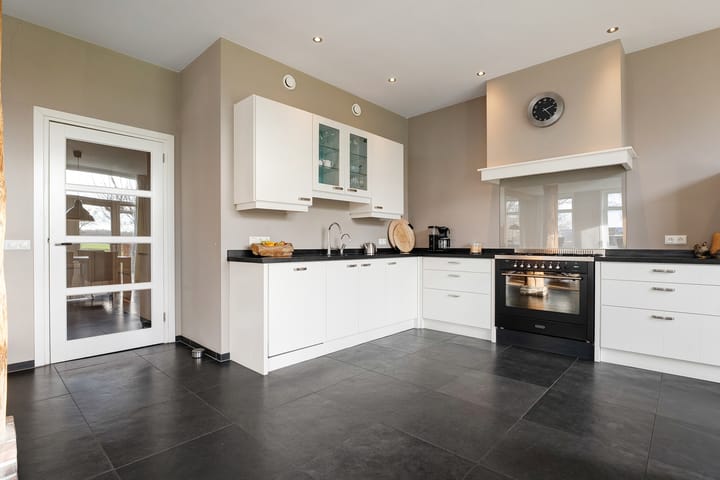 Photo 29 of Tottenhamstraat 17