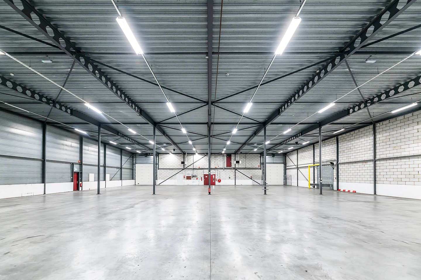 View photo 4 of Mon Plaisir 12