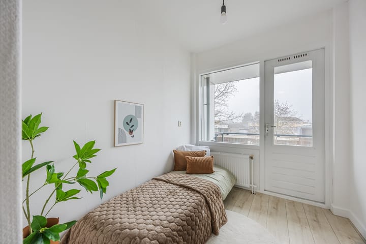 Foto 15 van Den Hof 25