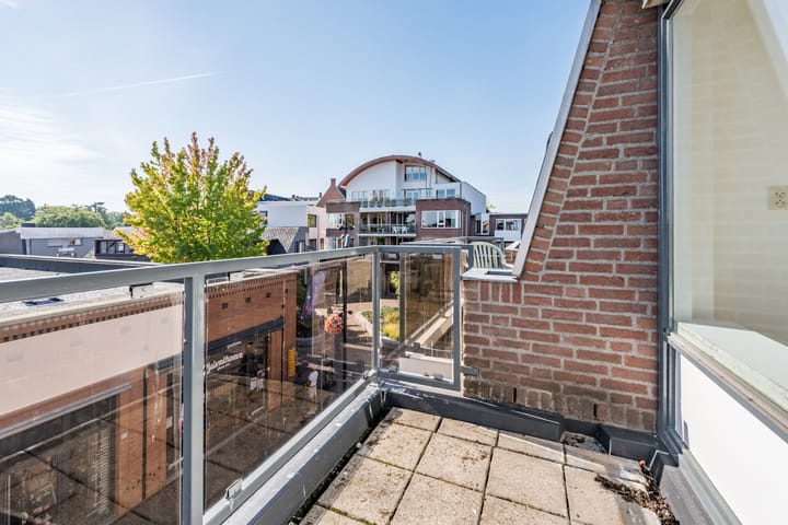 Foto 34 van Den Hof 25