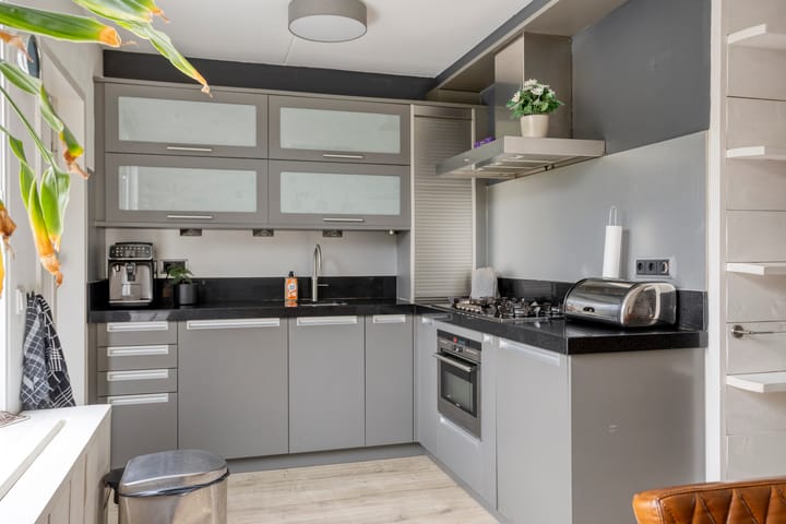 Photo 10 of H Roland Holstlaan 9