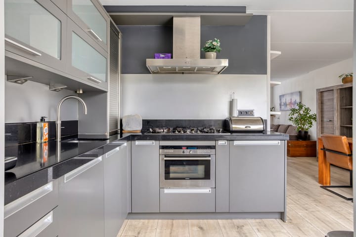 Photo 11 of H Roland Holstlaan 9