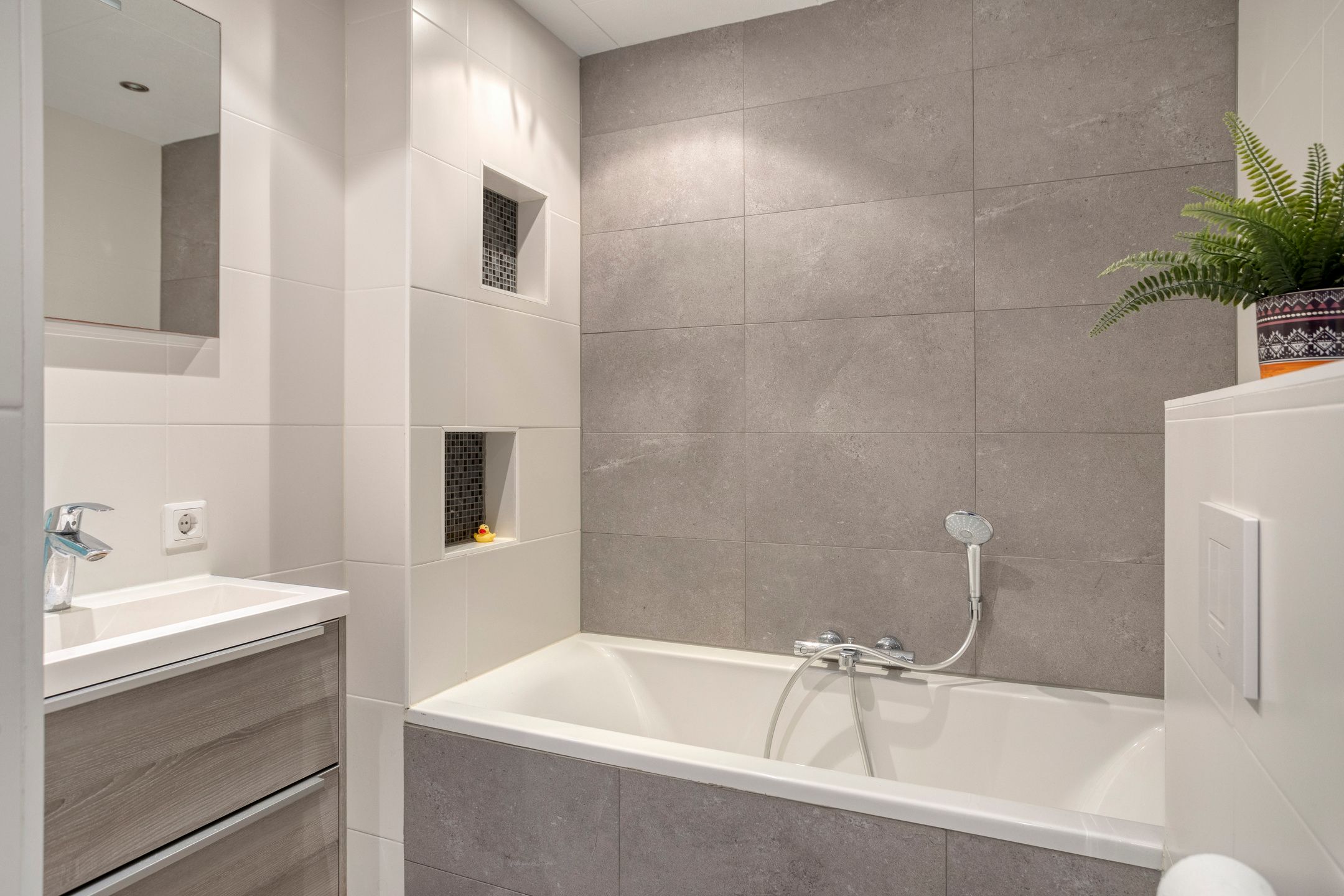 Foto 18 van H Roland Holstlaan 9