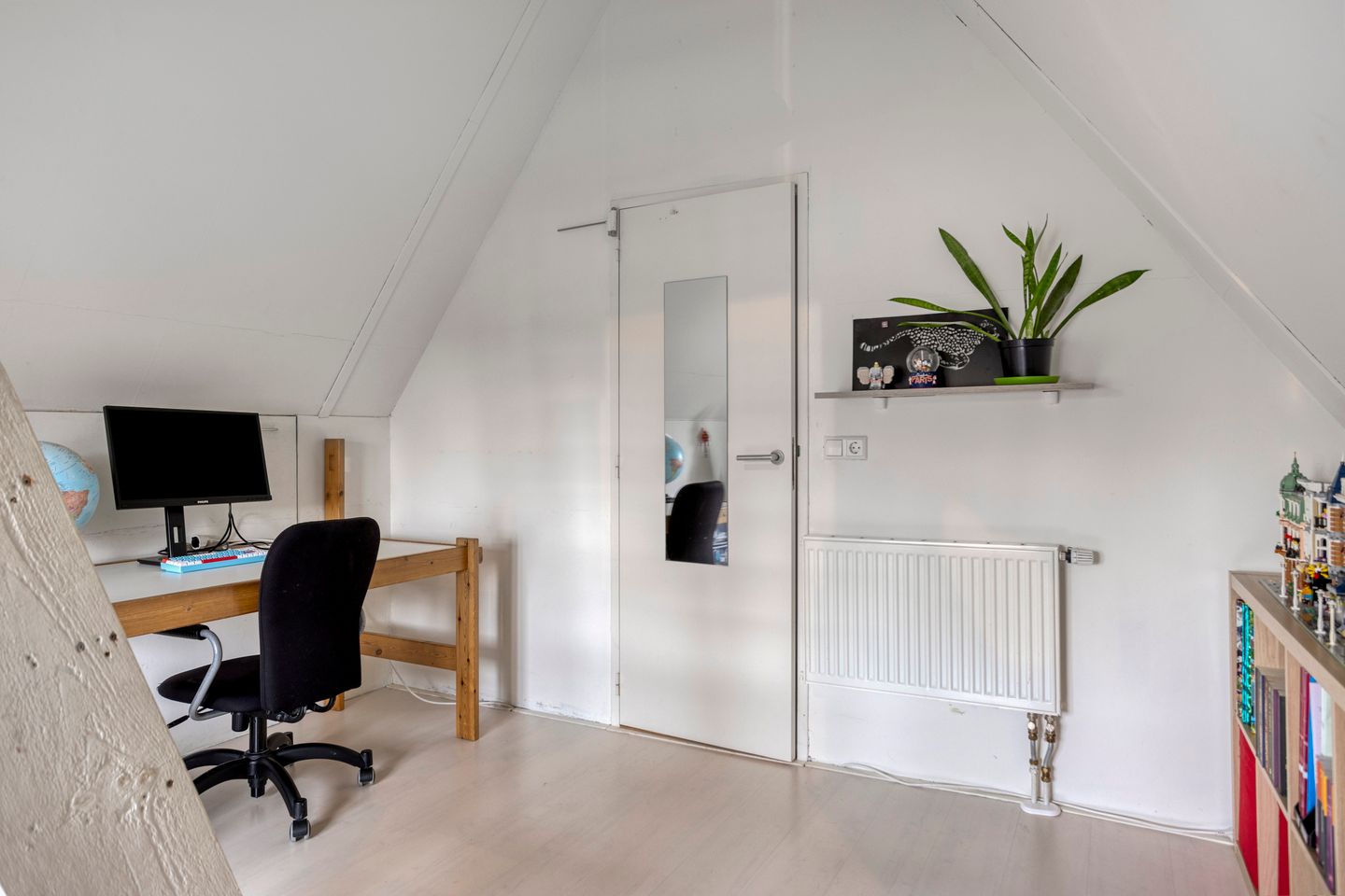 Foto 25 van H Roland Holstlaan 9