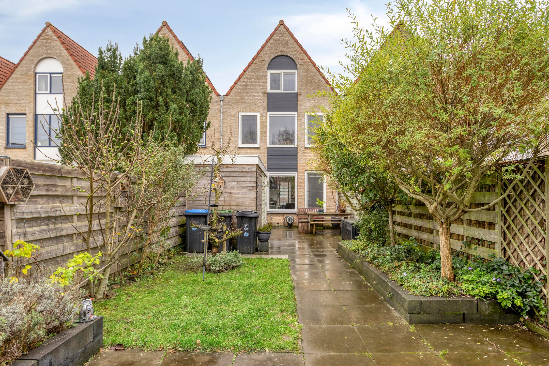 Foto 30 van H Roland Holstlaan 9