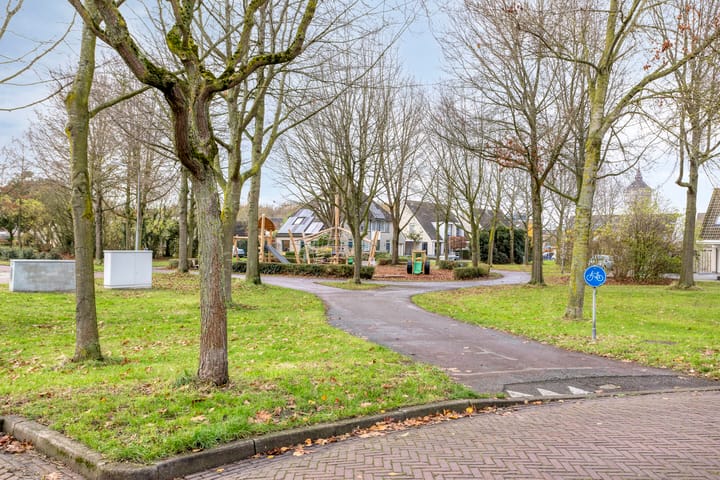 Photo 32 of H Roland Holstlaan 9