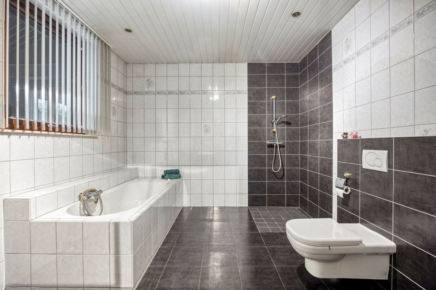 Foto 19 van van den Broecksingel 1