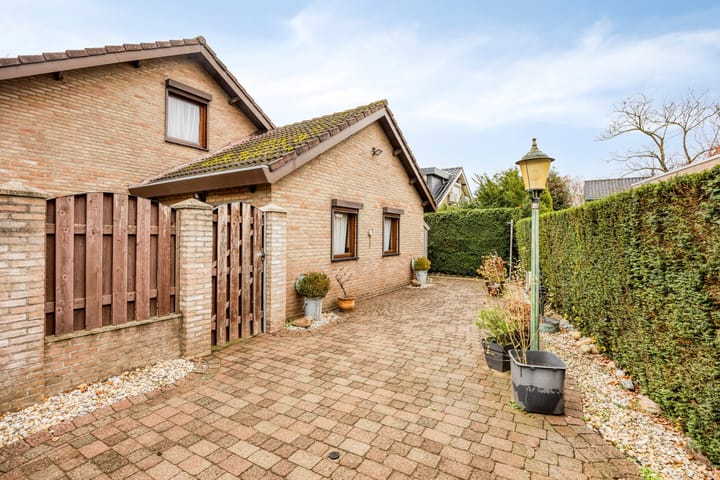 Foto 29 van van den Broecksingel 1