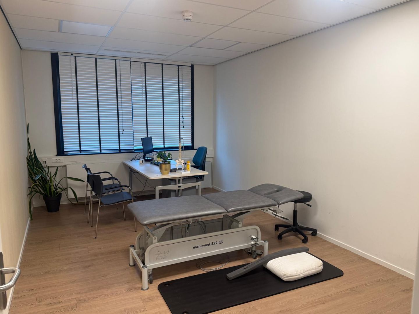 Bekijk foto 3 van Veteranenlaan 1