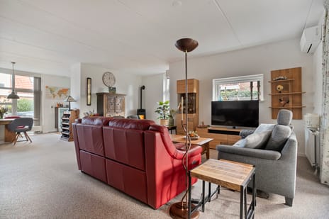 Border 14 secondary image