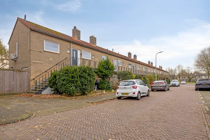 Photo 2 of Dr. Van der Zandestraat 21