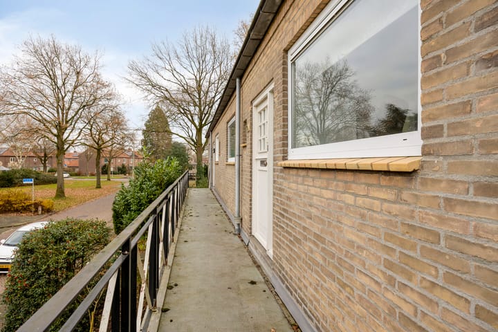 Photo 3 of Dr. Van der Zandestraat 21