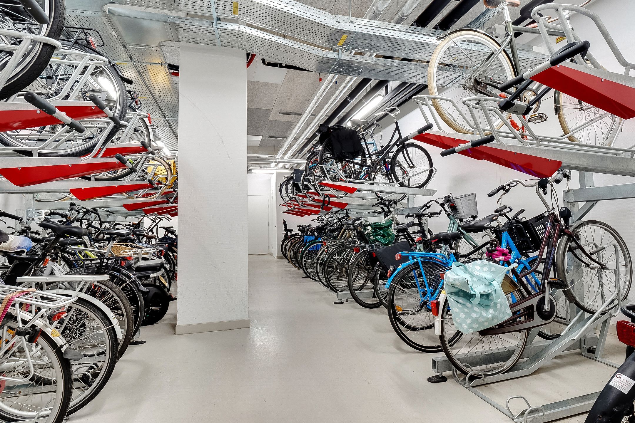 Foto 27 van Plesmanweg 499