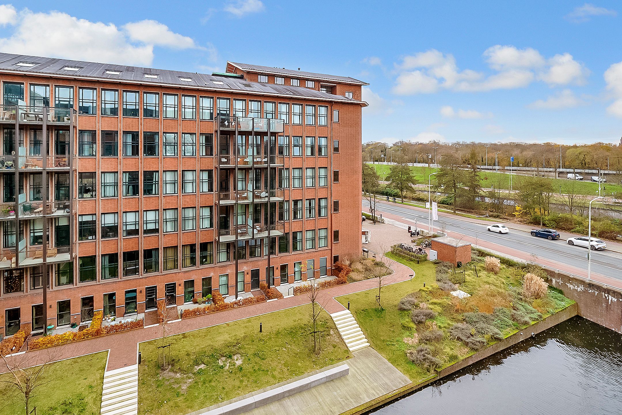 Foto 33 van Plesmanweg 499