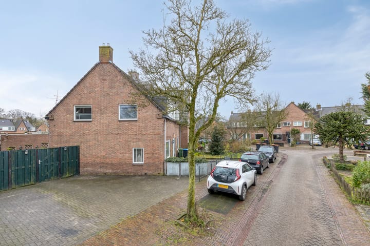 Photo 24 of Leliestraat 63