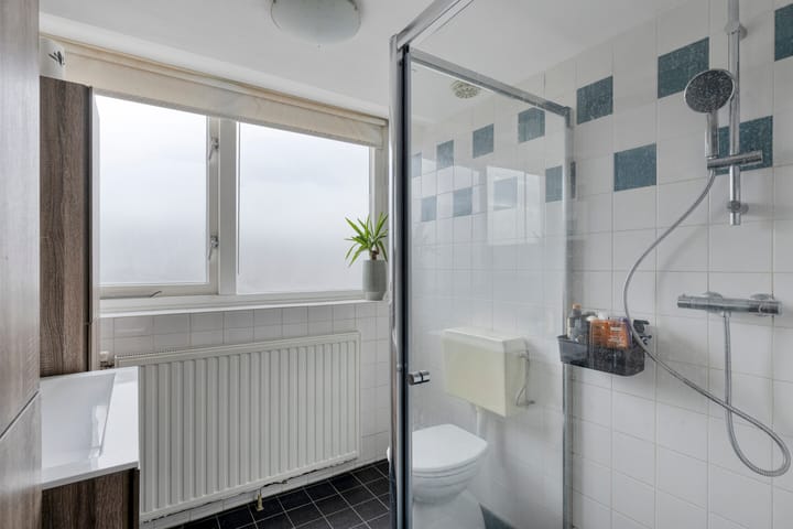 Photo 17 of Leliestraat 63