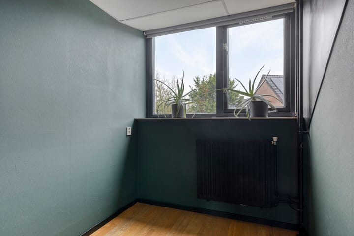 Photo 15 of Leliestraat 63