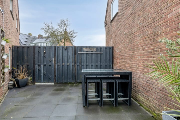 Photo 22 of Leliestraat 63