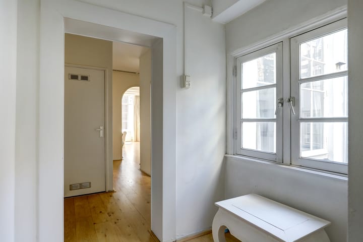 Photo 11 of Spuistraat 36-C