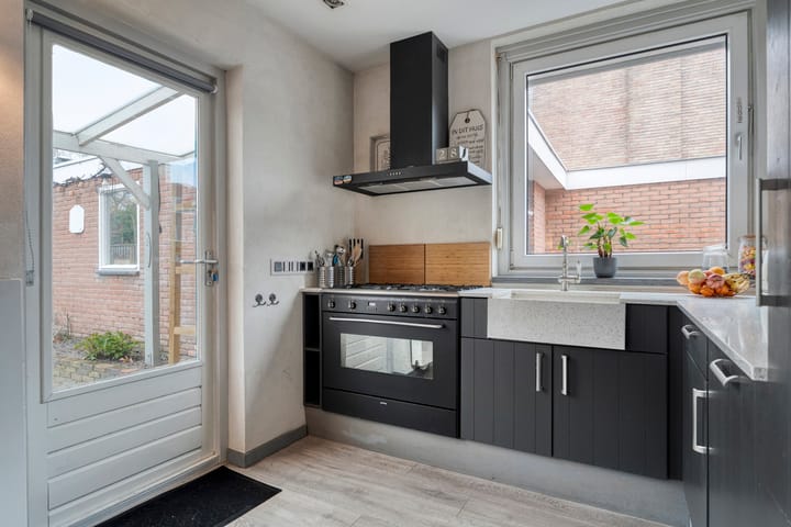 Photo 18 of Julianalaan 30